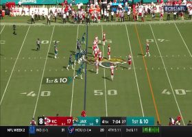 Trevor Lawrence shows off the wheels on 18-yard scramble