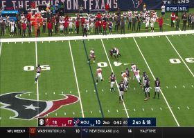 Lavonte David lassos Singletary after catch for 3-yard TFL