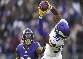 Can't-Miss Play: C.J. Ham matches his last name on hard 27-yard leaping grab
