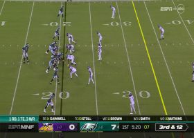 D.J. Wonnum barges through Eagles' protection for third-down sack of Jalen Hurts