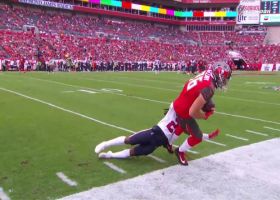 Former basketball player Codey McElroy boxes out DB for crazy first career catch