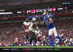 Lavonte David sniffs out Rams' end around to Kupp for 3-yard TFL