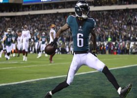 DeVonta Smith takes Hurts' pass to pay dirt to cut Eagles' deficit to three