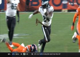 Jordan Howard finds an avenue to accelerate for 25 yards
