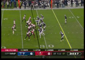 Rachaad White jukes out defender on 11-yard reception