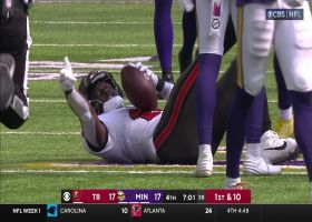 Mayfield dots Godwin across midfield for 16-yard pickup