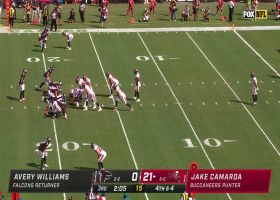 Avery Williams avoids a handful of Bucs for 28-yard punt return