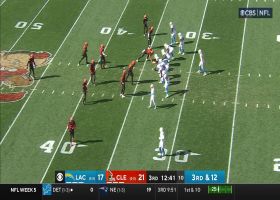 Williams' 21-yard hitch route fools defenders on third-and-long 