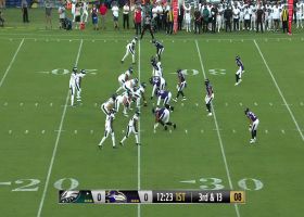 Marcus Mariota shows speed on 14-yard run for first down