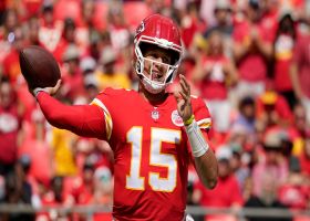 Mahomes rainbows 30-yard pass to Noah Gray