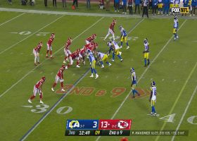 Mahomes goes across his body to hit Skyy Moore for 10-yard pickup