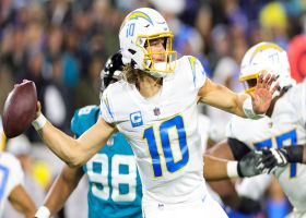 Herbert's sidearm dime ignites Gerald Everett's bruising 23-yard catch and run