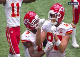 Mahomes buys time to find Travis Kelce on two-point conversion
