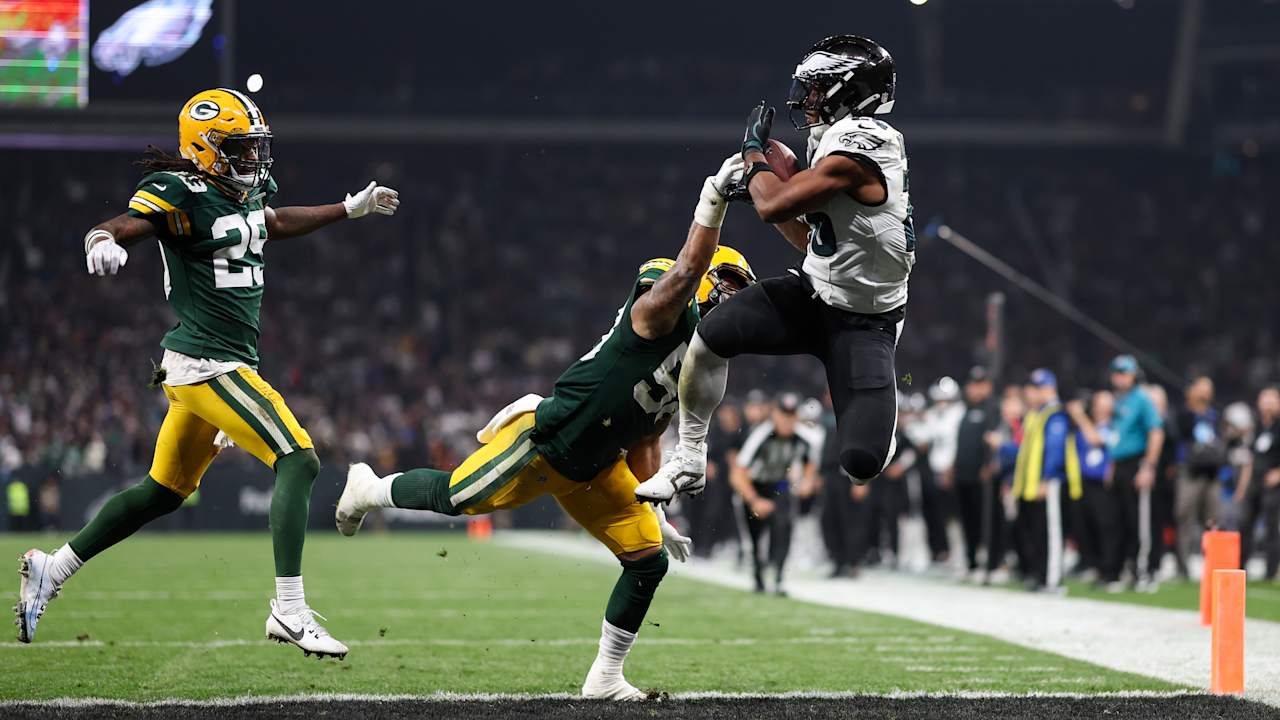 Saquon Barkley scores three touchdowns in Eagles’ victory over Packers in Brazil