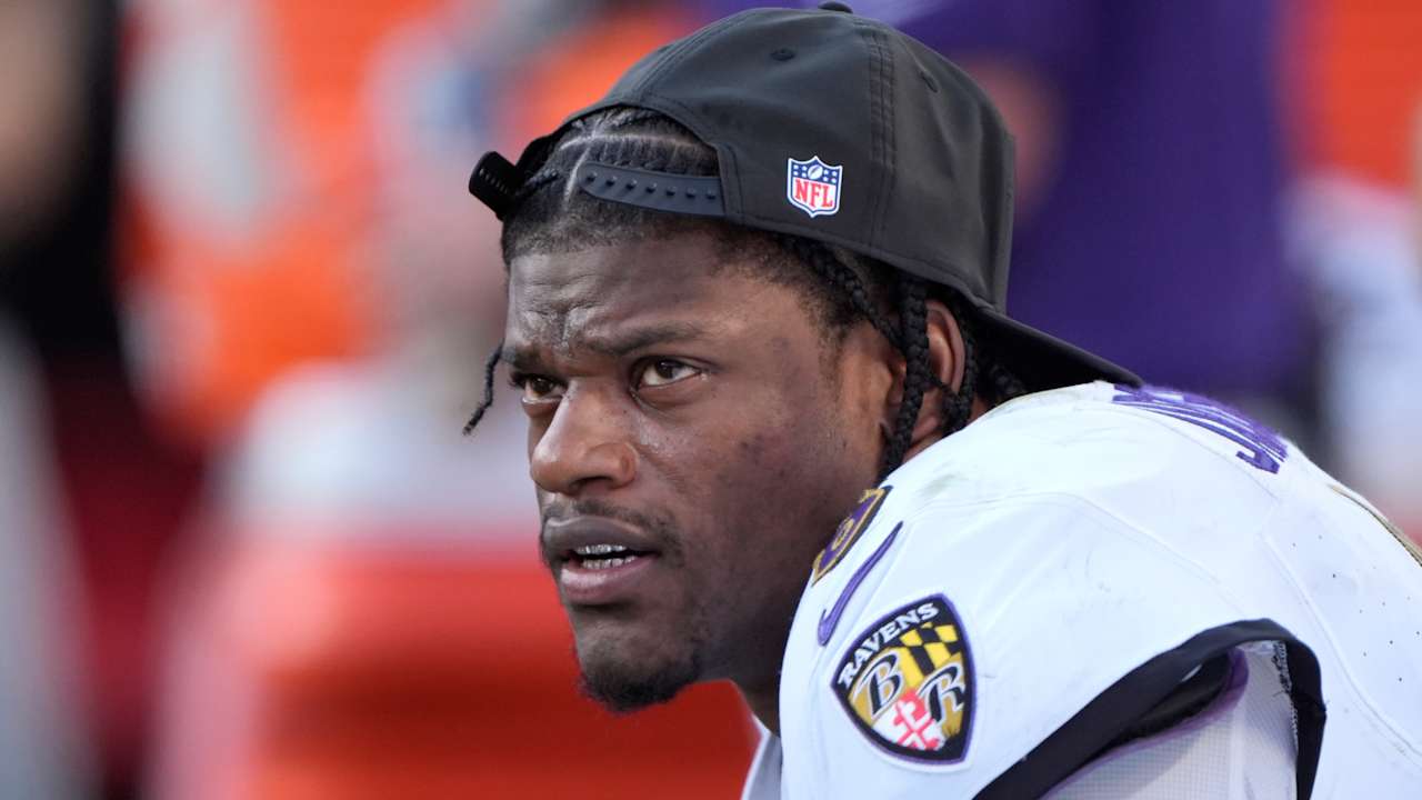 Lamar Jackson hurts hamstring in loss to Chiefs as injuries mount for reeling Ravens
