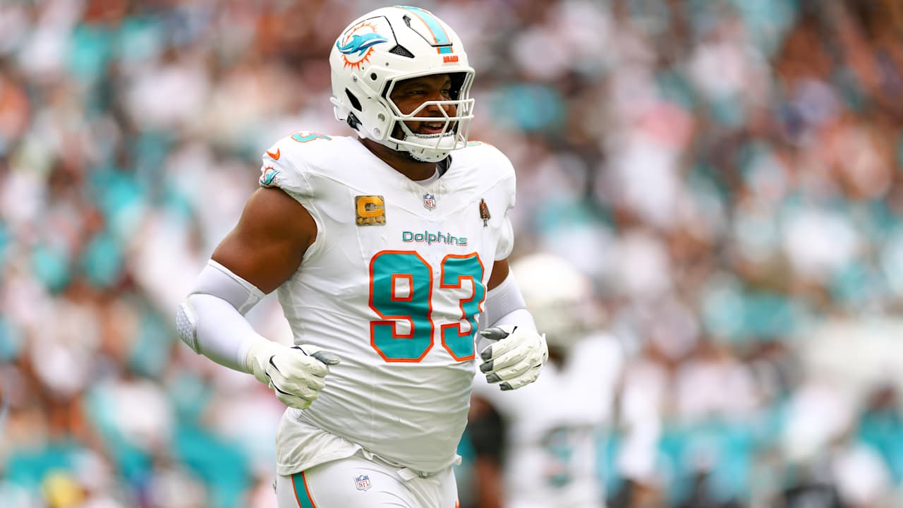 Report: Ravens considered a contender to possibly lure Calais Campbell away from the Dolphins. nhathung