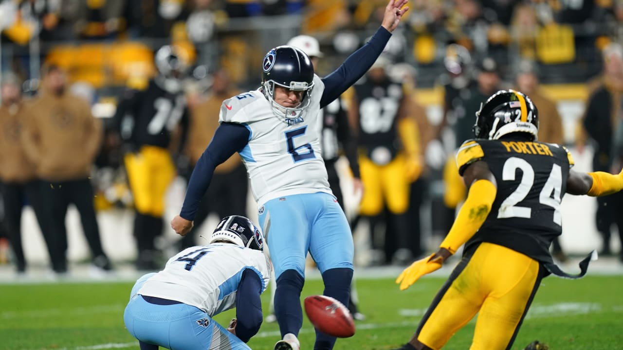 Tennessee Titans kicker Nick Folk makes his 71ststraight field goal of