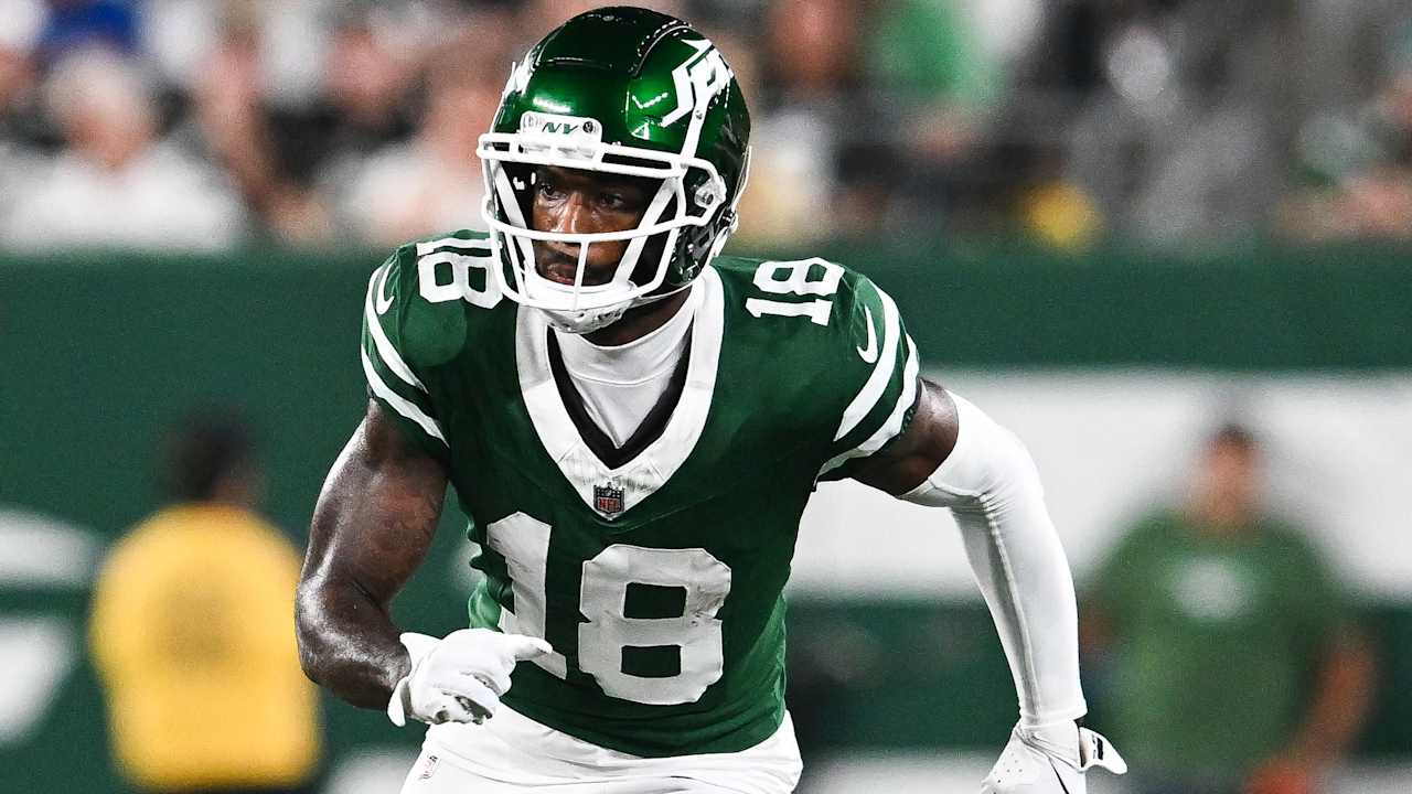 The Steelers acquire WR Mike Williams in a trade with the Jets, partially including the 2025 fifth-rounder