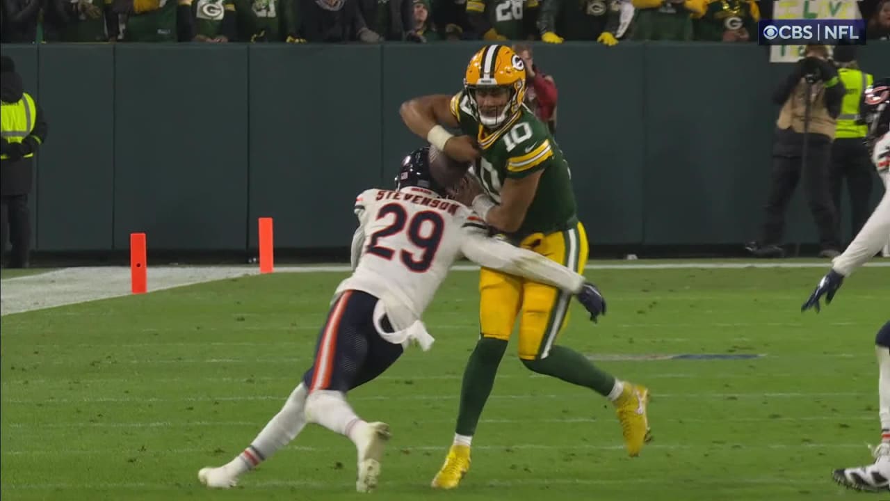 Chicago Bears Defensive Back Jaquan Brisker Vacuums In Green Bay ...