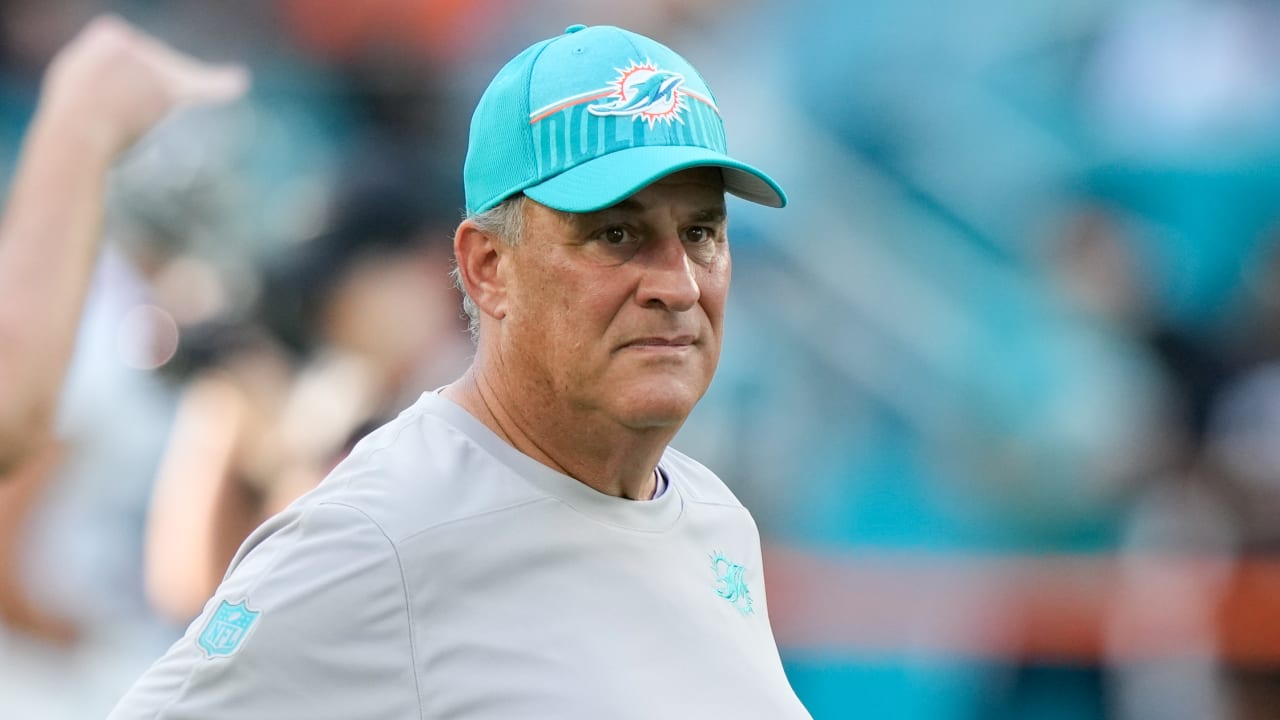 Les Dolphins et le coordinateur défensif Vic Fangio acceptent mutuellement de se séparer après une saison