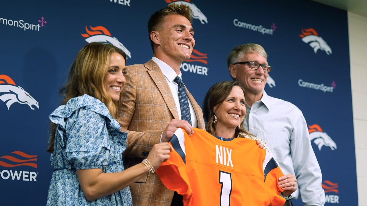 Broncos sign QB Bo Nix, No. 12 overall pick, to rookie contract ...