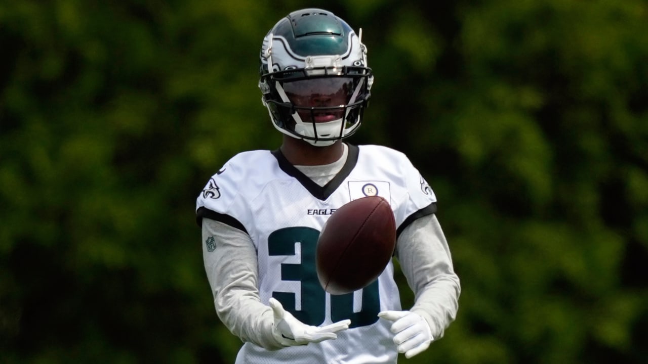 Eagles DC Vic Fangio is encouraged by Quinyon Mitchell’s versatility and potential use in the secondary