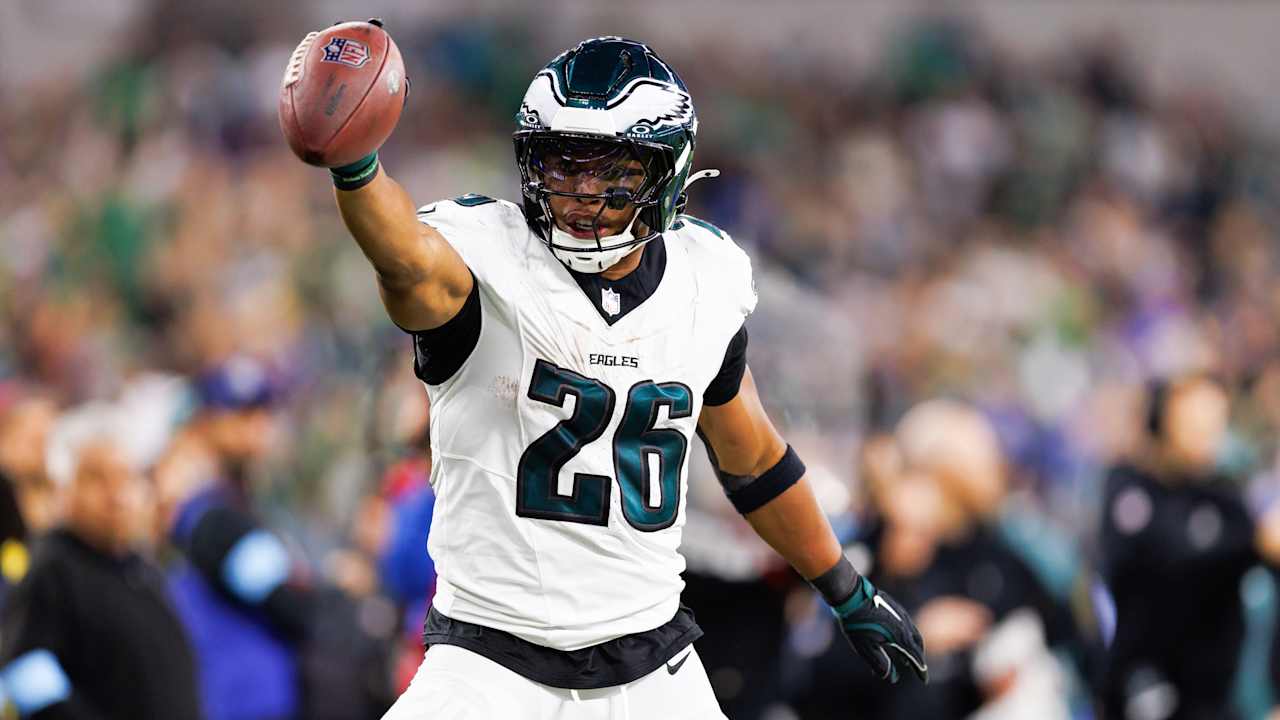 Dolphins QB Tua Tagovailoa, Eagles RB Saquon Barkley highlight Players of the Week