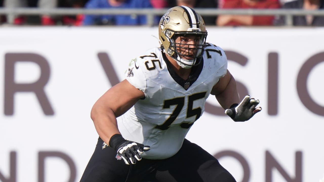 Raiders Bolster Offensive Line with Addition of Veteran Andrus Peat