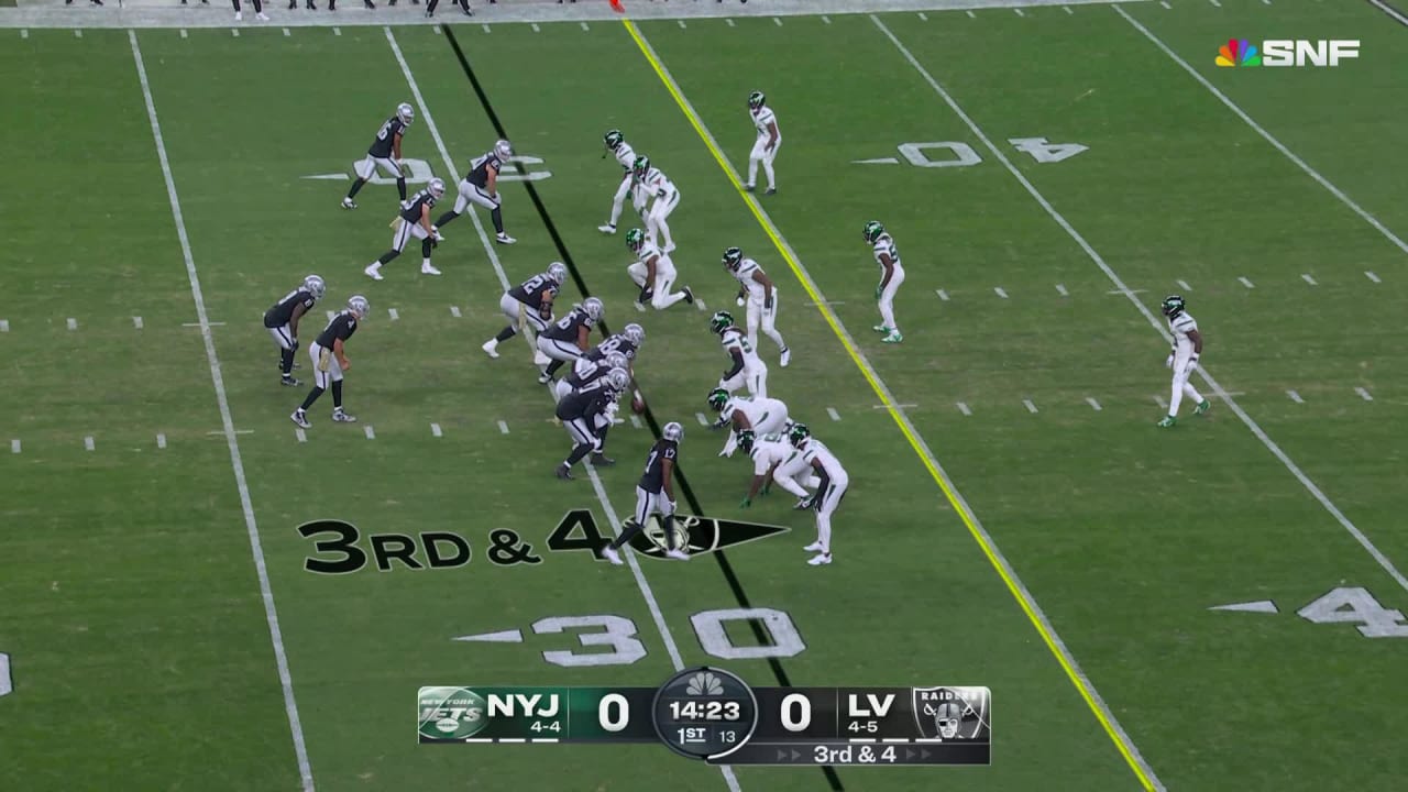 New York Jets cornerback Sauce Gardner covers Las Vegas Raiders wide