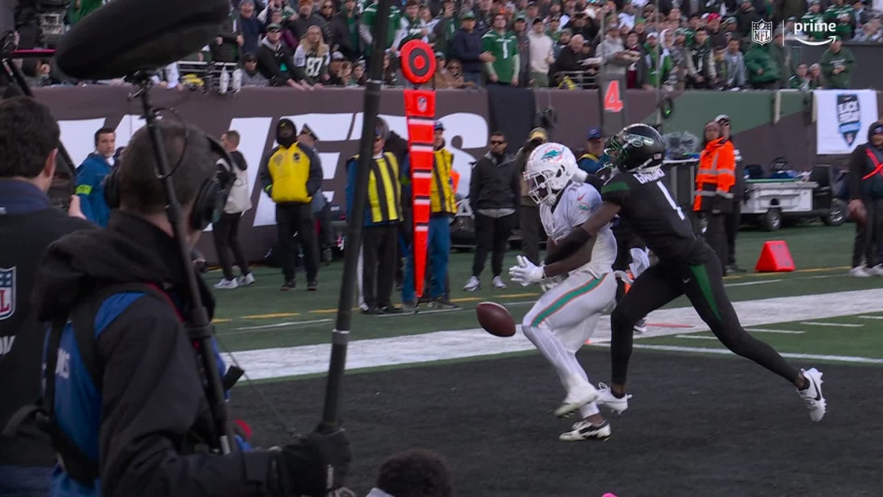 New York Jets cornerback Sauce Gardner's blanket coverage of Miami