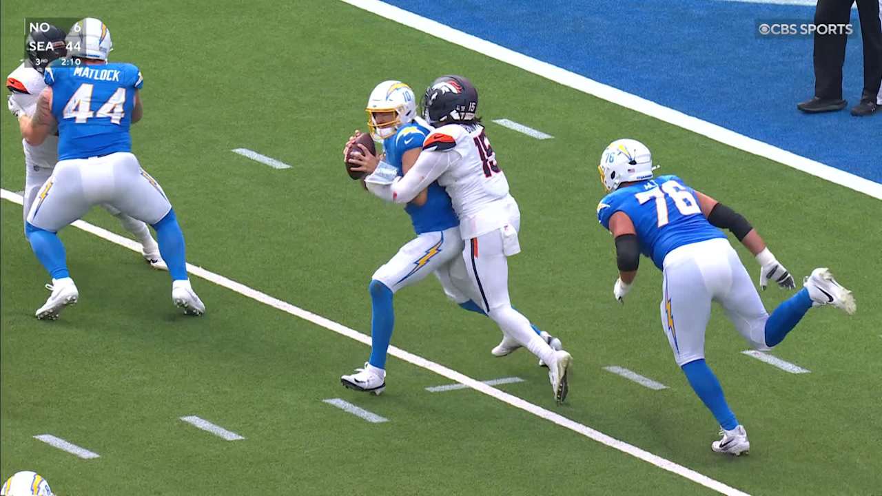 Denver Broncos linebacker Nik Bonitto levels Los Angeles Chargers ...