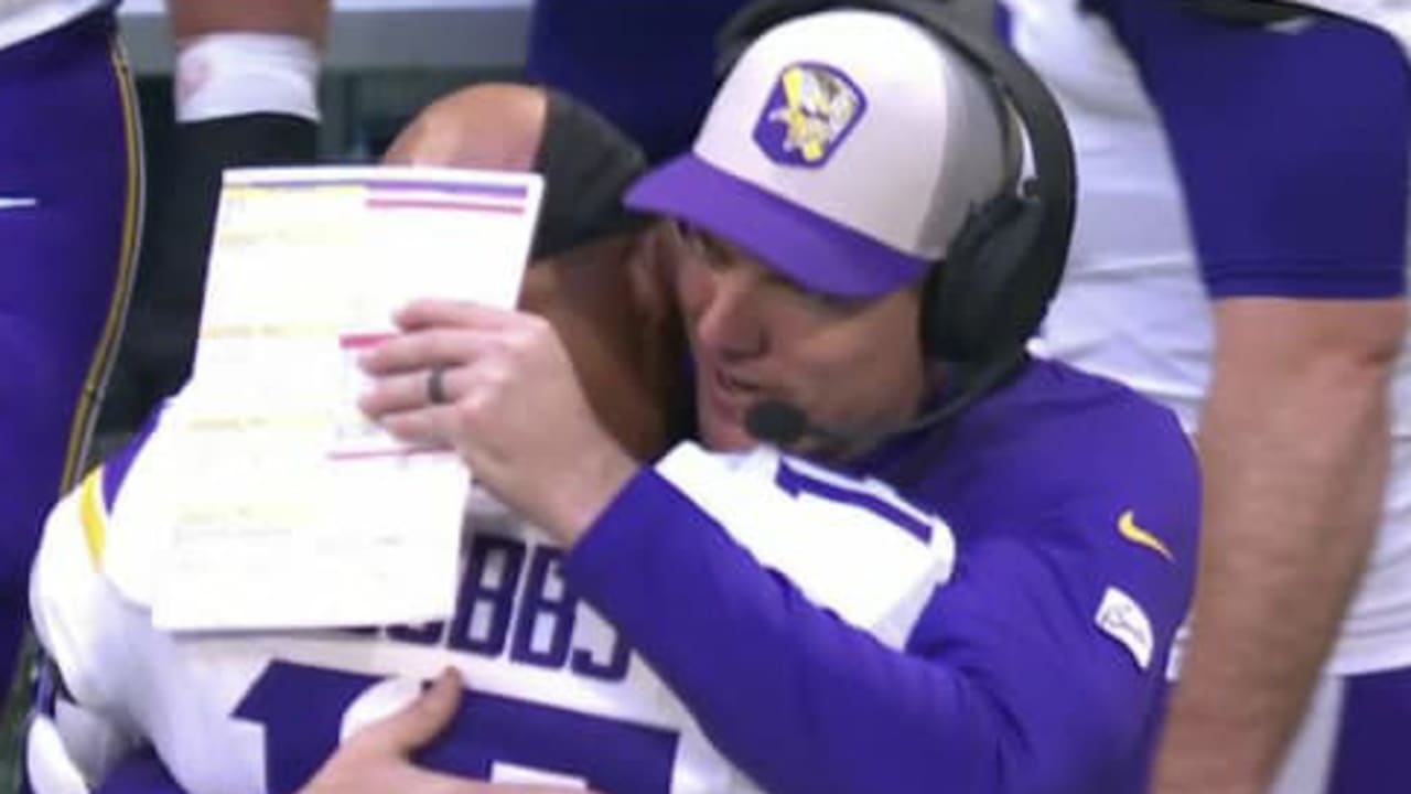 Minnesota Vikings head coach Kevin O'Connell congratulates quarterback