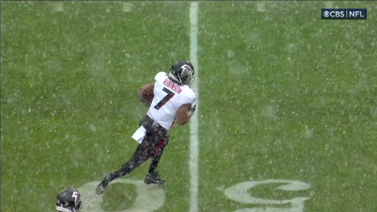 Atlanta Falcons Running Back Bijan Robinson Cuts Back Across Field For ...