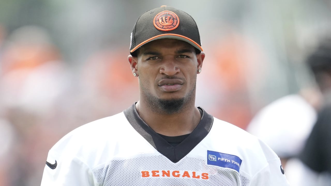 Bengals continue to take Ja'Marr Chase's status 'day to day' as WR sits out  practice again