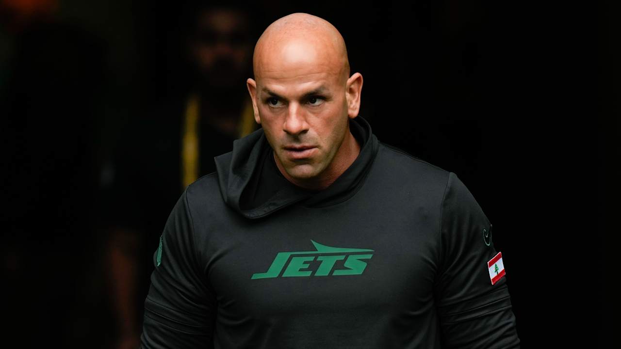 Le licenciement de Robert Saleh par les Jets de New York est surprenant mais pas surprenant, compte tenu des remarques précédentes de Woody Johnson