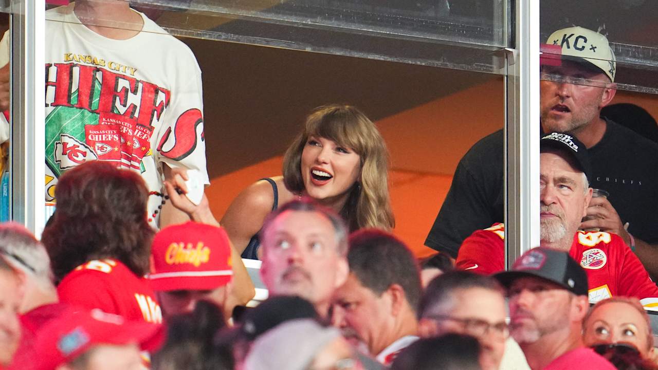 Taylor Swift shows up at Arrowhead Stadium to watch Travis Kelce