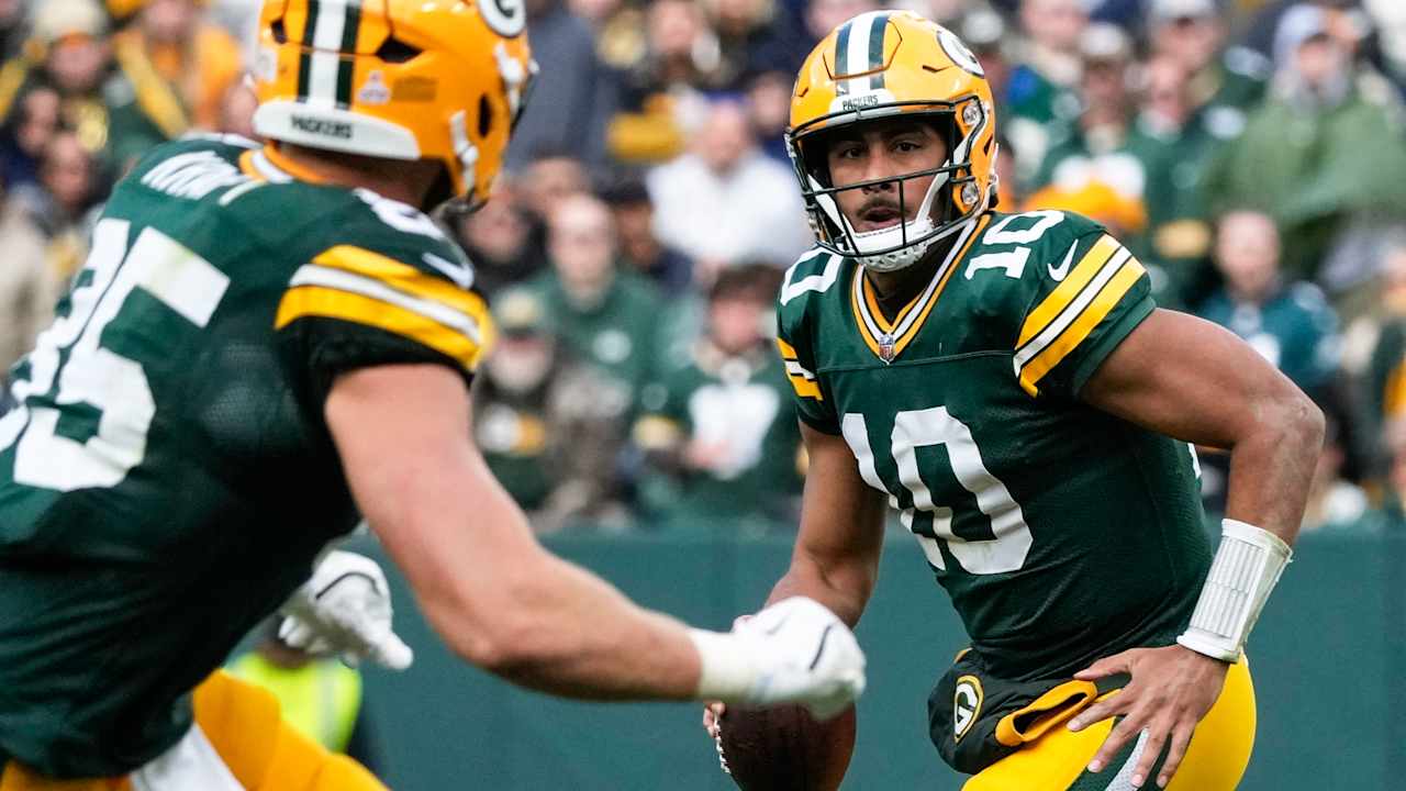 NFL Fantasy 2025 Start 'Em, Sit 'Em Quarterbacks for Week 7