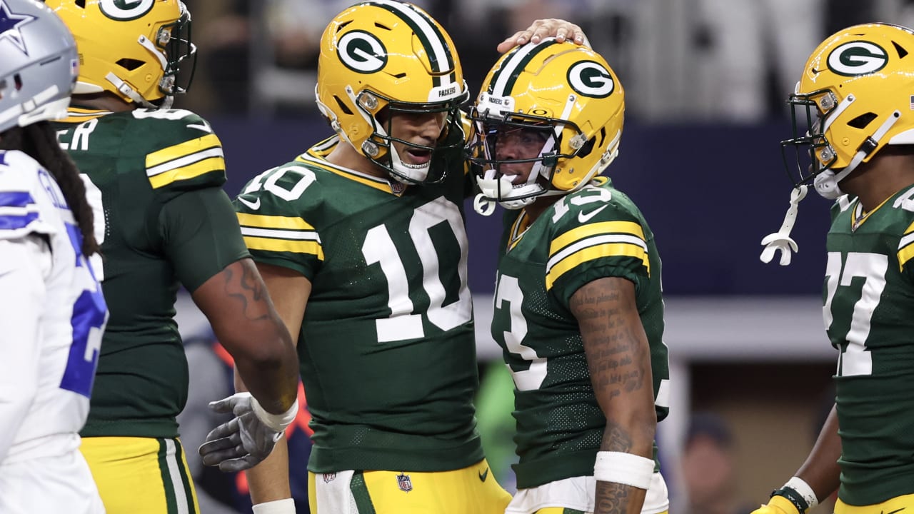 Dallas Cowboys play Green Bay Packers in first playoff game