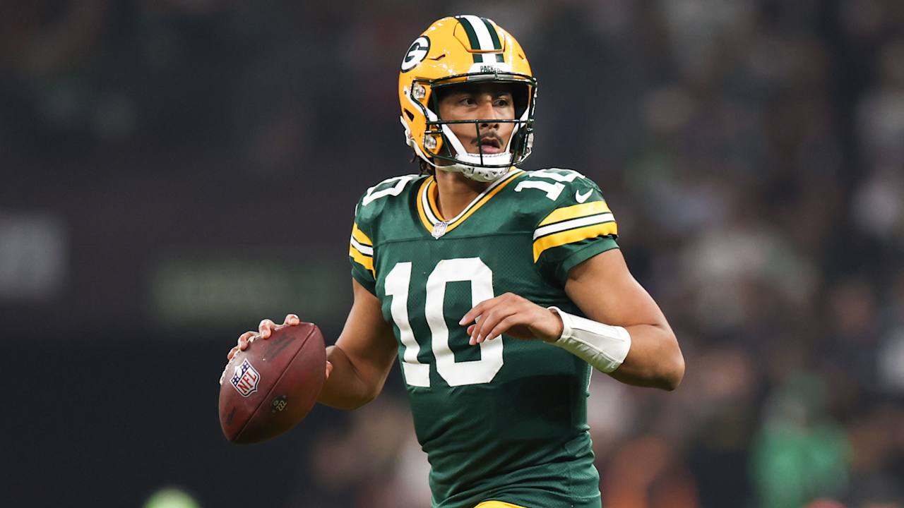 Packers QB Jordan Love suffers apparent leg injury in loss vs. Eagles, will undergo tests on knee