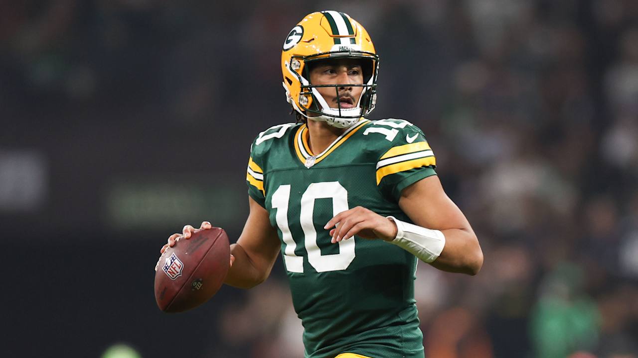 Packers QB Jordan Love apparently suffers lower leg injury in loss to Eagles