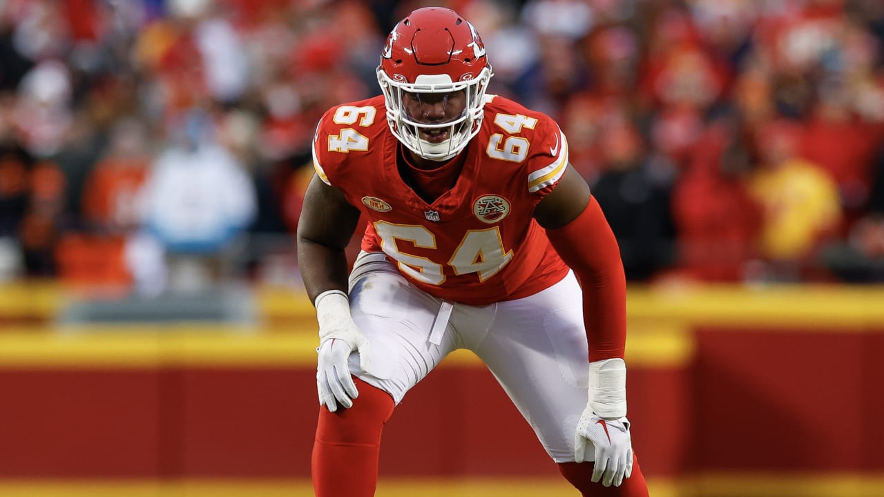 Chiefs OTs Wanya Morris, Chukwuebuka Godrick arrested on marijuana ...