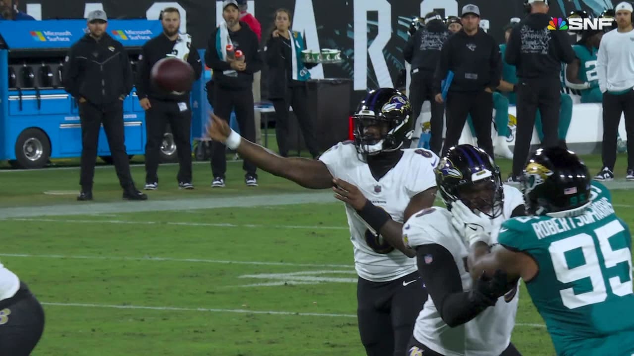 Baltimore Ravens Quarterback Lamar Jackson Shows Off His Lightning ...