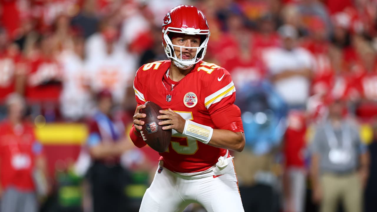 Kansas City Chiefs quarterback Patrick Mahomes' fastball to wide ...