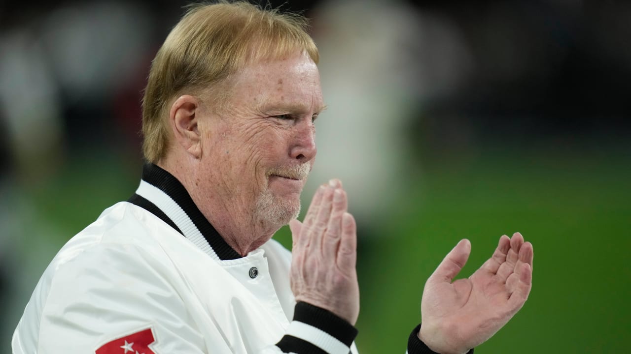 Raiders owner Mark Davis impressed with team’s energy under interim HC Antonio Pierce