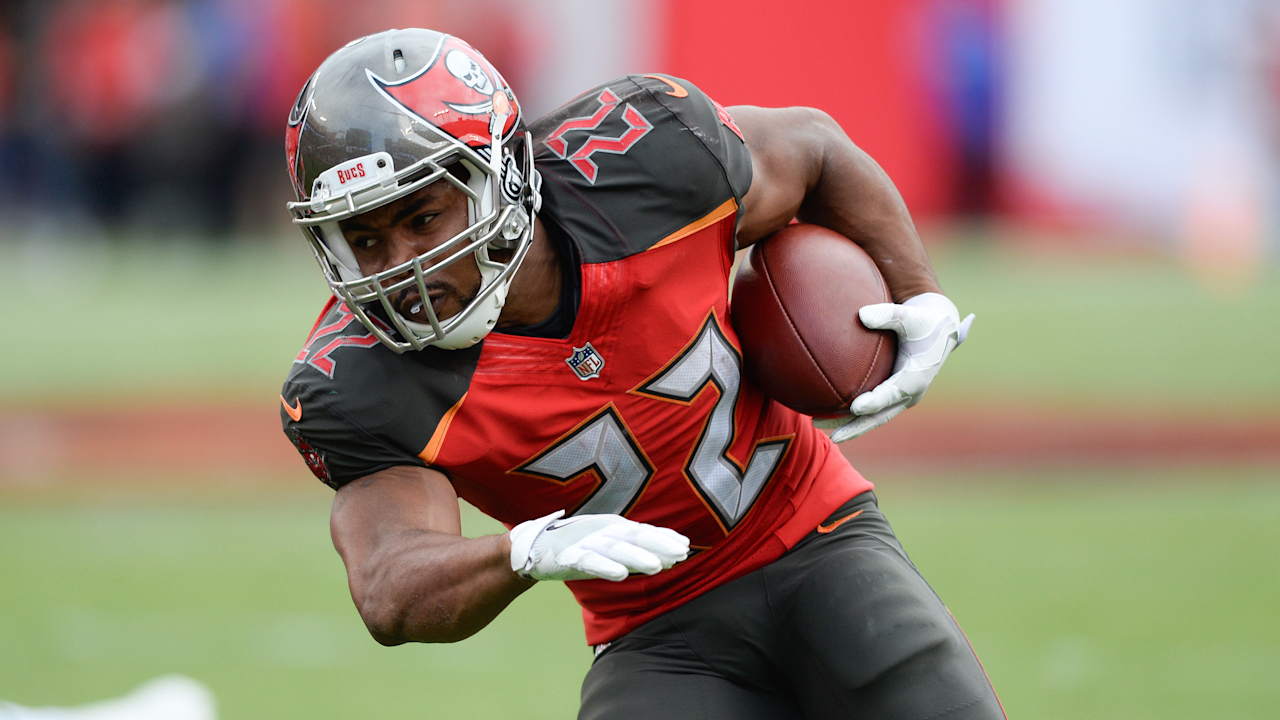 Former NFL RB Doug Martin died after struggling with officers while being detained, police say