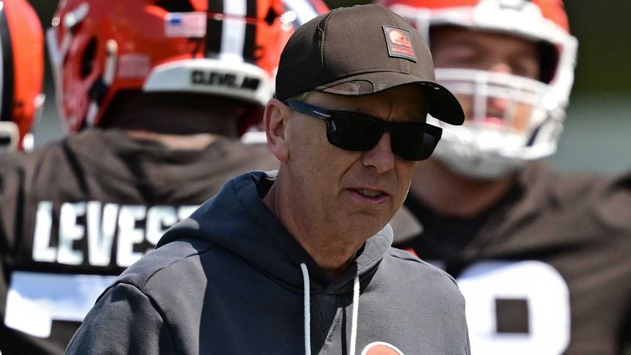 Browns coach Todd Monken 'not there yet' on deciding between Deshaun Watson,  Shedeur Sanders