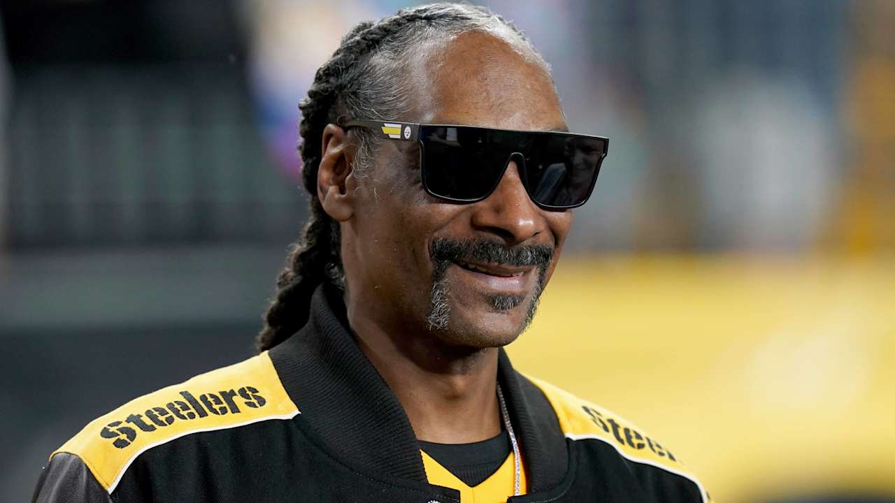 Snoop Dogg to host NFL Honors presented by Invisalign