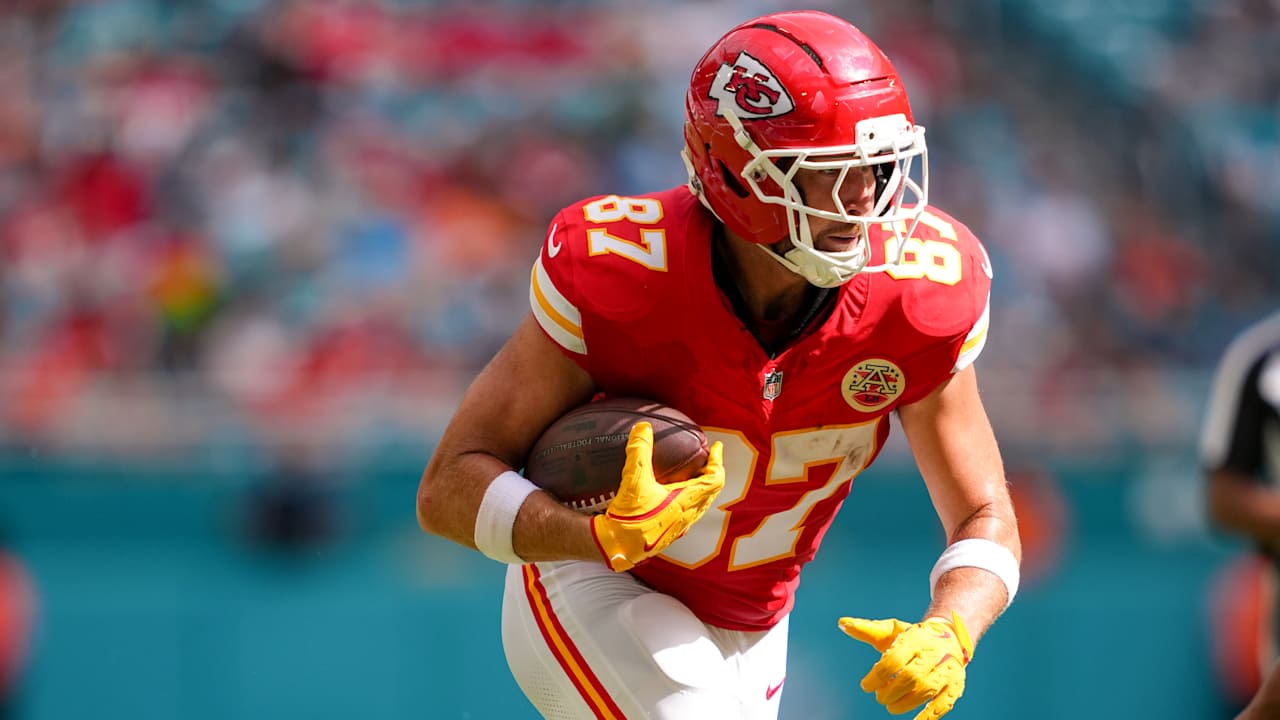 Can't-Miss Play: 48-yard pass on first snap! Kansas City Chiefs ...