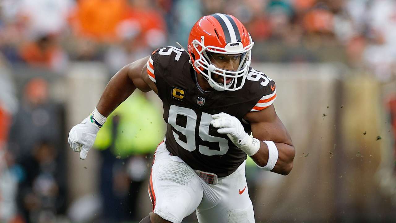 Browns, DE Myles Garrett agree to terms on four-year extension worth $40 million per year