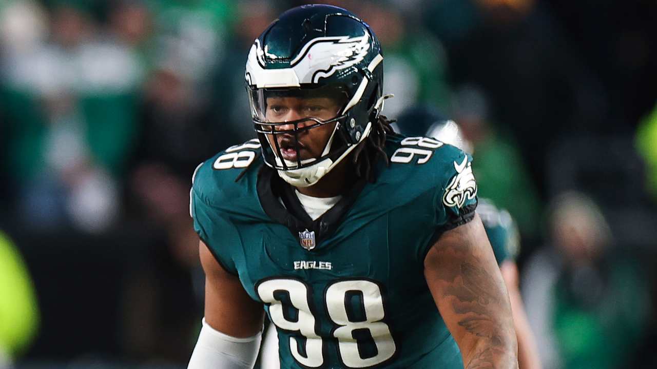 Eagles DT Jalen Carter ejected before playing snap after spitting on Cowboys QB Dak Prescott in season opener